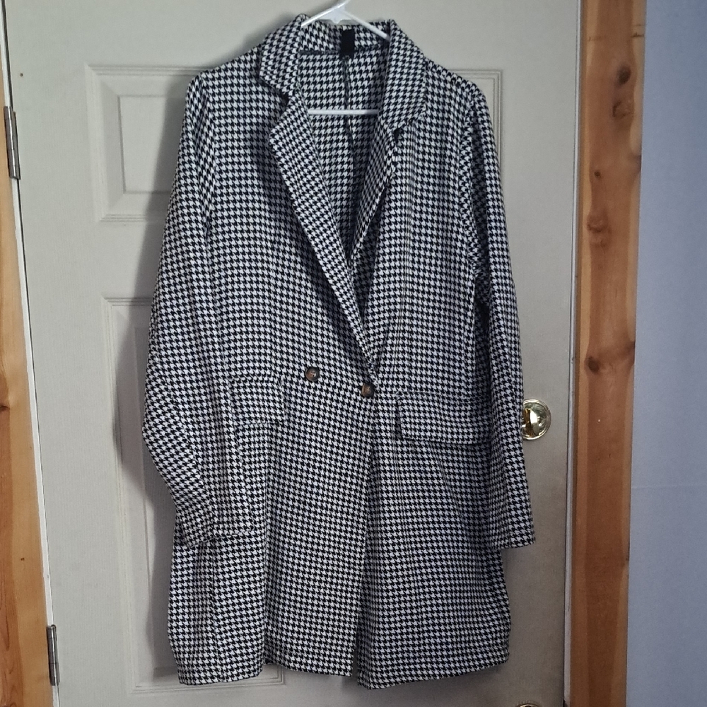 SHEIN Black and White Houndstooth Blazer